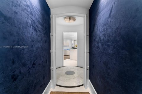 Condo in Miami Beach, Florida, 3 bedrooms  № 1726690 - photo 4