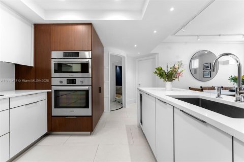 Condo in Miami Beach, Florida, 3 bedrooms  № 1726690 - photo 5