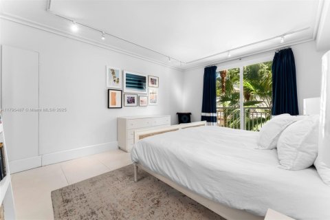 Condo in Miami Beach, Florida, 3 bedrooms  № 1726690 - photo 11
