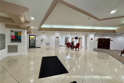 Condo in Miami, Florida, 1 bedroom  № 1891676 - photo 10