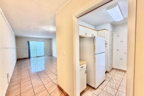 Copropriété à louer à Miami, Floride: 2 chambres, 74.32 m2 № 1949258 - photo 1