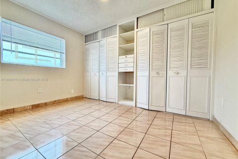 Copropriété à louer à Miami, Floride: 2 chambres, 74.32 m2 № 1949258 - photo 12