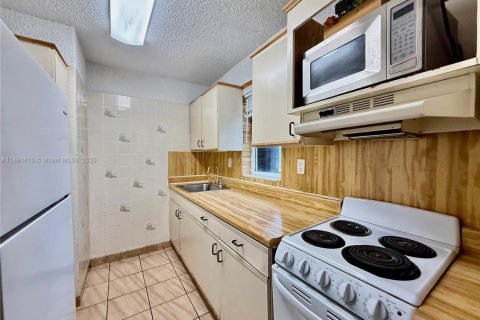 Copropriété à louer à Miami, Floride: 2 chambres, 74.32 m2 № 1949258 - photo 2