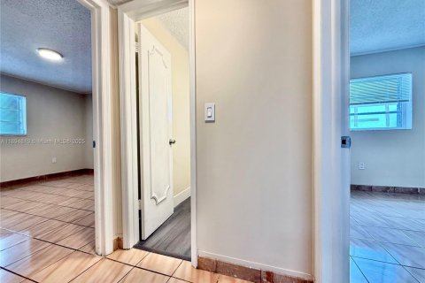 Copropriété à louer à Miami, Floride: 2 chambres, 74.32 m2 № 1949258 - photo 6