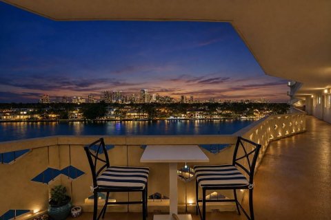 Condo in Fort Lauderdale, Florida, 3 bedrooms  № 2303579 - photo 4