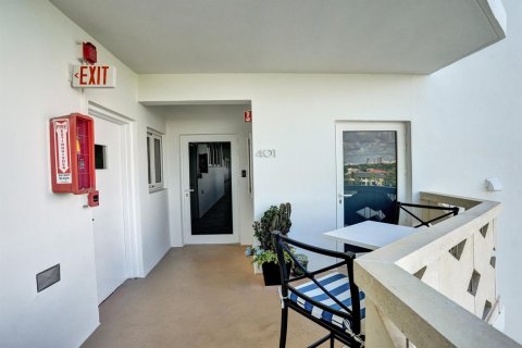 Condo in Fort Lauderdale, Florida, 3 bedrooms  № 2303579 - photo 8