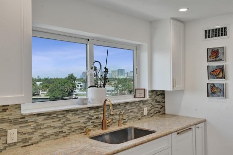 Condo in Fort Lauderdale, Florida, 3 bedrooms  № 2303579 - photo 25