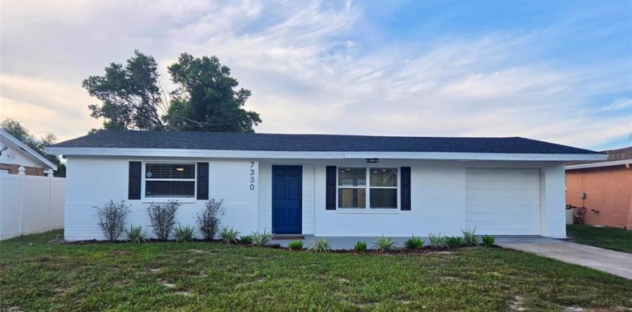 House in Port Richey, Florida 2 bedrooms, 81.75 sq.m. № 2388130