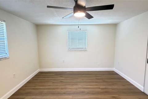 House in Port Richey, Florida 2 bedrooms, 81.75 sq.m. № 2388130 - photo 11