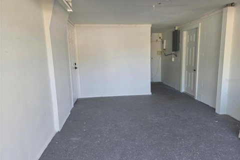 House in Port Richey, Florida 2 bedrooms, 81.75 sq.m. № 2388130 - photo 16