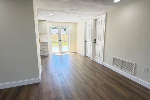 House in Port Richey, Florida 2 bedrooms, 81.75 sq.m. № 2388130 - photo 5