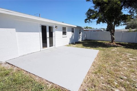 House in Port Richey, Florida 2 bedrooms, 81.75 sq.m. № 2388130 - photo 20