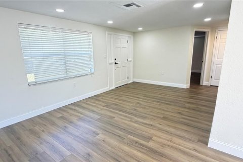 House in Port Richey, Florida 2 bedrooms, 81.75 sq.m. № 2388130 - photo 3