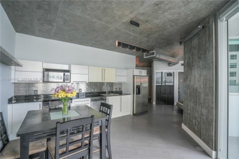 Studio in the Condo in Miami, Florida  № 2040496