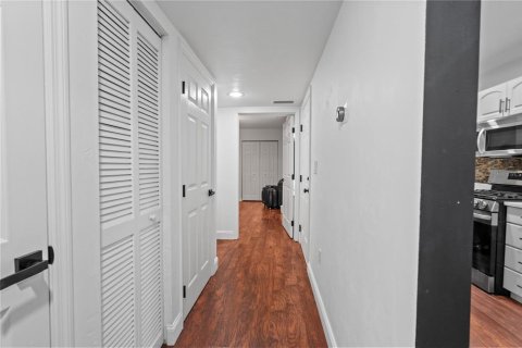 Condo in Gainesville, Florida, 2 bedrooms № 2226041 - photo 11