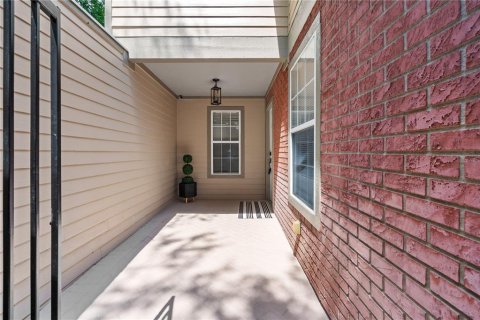 Condo in Gainesville, Florida, 2 bedrooms № 2226041 - photo 2