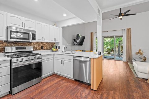 Condo in Gainesville, Florida, 2 bedrooms № 2226041 - photo 9