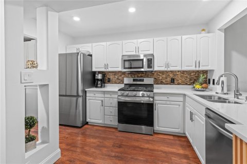 Condo in Gainesville, Florida, 2 bedrooms № 2226041 - photo 8