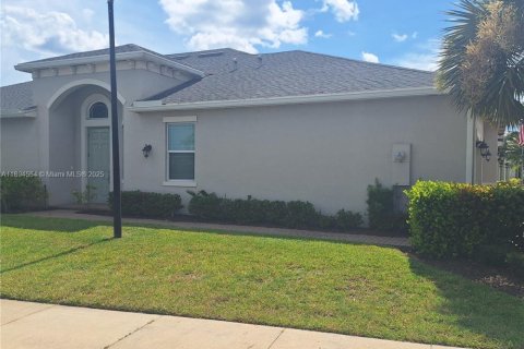Villa ou maison à vendre à Port St. Lucie, Floride: 2 chambres, 150.13 m2 № 1947002 - photo 2