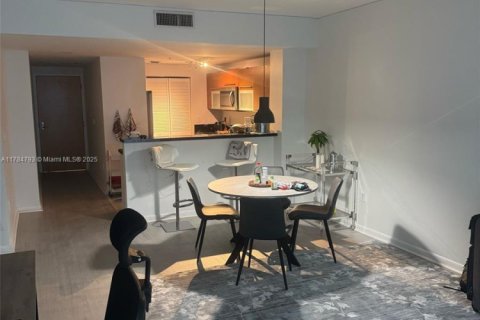Купить кондоминиум в Майами, Флорида 1 спальня, 74.88м2, № 1958774 - фото 1