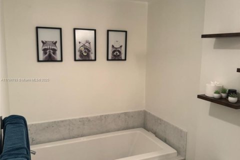 Купить кондоминиум в Майами, Флорида 1 спальня, 74.88м2, № 1958774 - фото 5