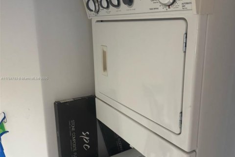 Купить кондоминиум в Майами, Флорида 1 спальня, 74.88м2, № 1958774 - фото 11