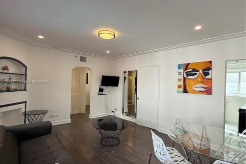 House in Miami Beach, Florida 2 bedrooms, 60.39 sq.m. № 1952496 - photo 2
