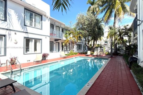 House in Miami Beach, Florida 2 bedrooms, 60.39 sq.m. № 1952496 - photo 15