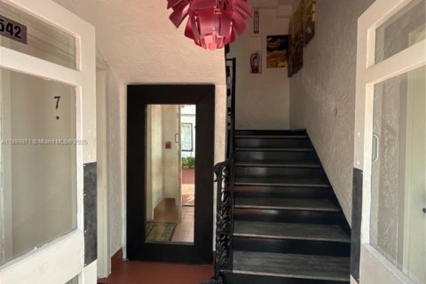 House in Miami Beach, Florida 2 bedrooms, 60.39 sq.m. № 1952496 - photo 14