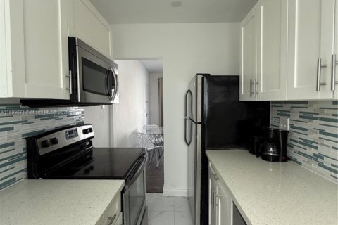 House in Miami Beach, Florida 2 bedrooms, 60.39 sq.m. № 1952496 - photo 4