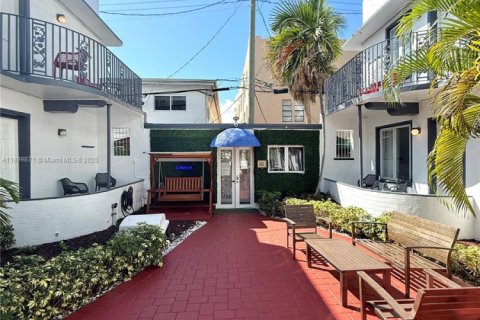 House in Miami Beach, Florida 2 bedrooms, 60.39 sq.m. № 1952496 - photo 16
