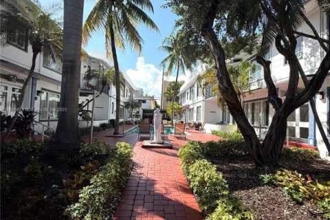 House in Miami Beach, Florida 2 bedrooms, 60.39 sq.m. № 1952496 - photo 18