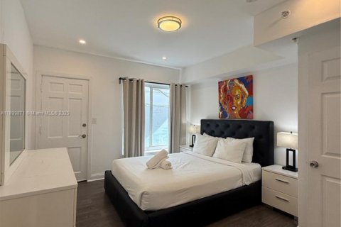 House in Miami Beach, Florida 2 bedrooms, 60.39 sq.m. № 1952496 - photo 7