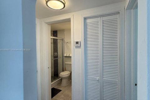 House in Miami Beach, Florida 2 bedrooms, 60.39 sq.m. № 1952496 - photo 6