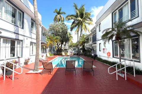 House in Miami Beach, Florida 2 bedrooms, 60.39 sq.m. № 1952496 - photo 1