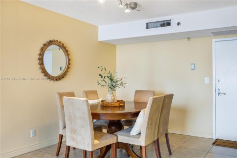 Copropriété à vendre à Aventura, Floride: 2 chambres, 91.97 m2 № 1859887 - photo 23