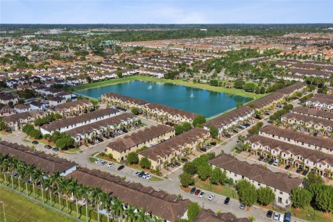 Снять в аренду таунхаус в Хомстед, Флорида 3 спальни, 161.65м2, № 2006095 - фото 30