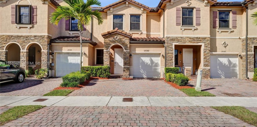 Таунхаус в Хомстед, Флорида 3 спальни, 161.65м2 № 2006095