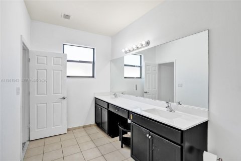 Снять в аренду таунхаус в Хомстед, Флорида 3 спальни, 161.65м2, № 2006095 - фото 26