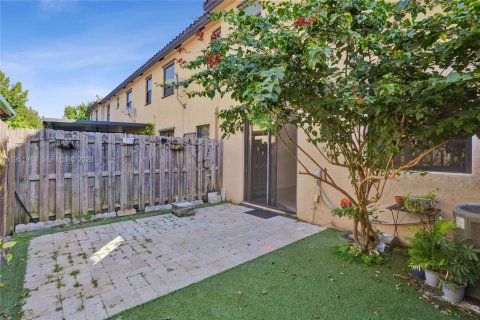 Снять в аренду таунхаус в Хомстед, Флорида 3 спальни, 161.65м2, № 2006095 - фото 28