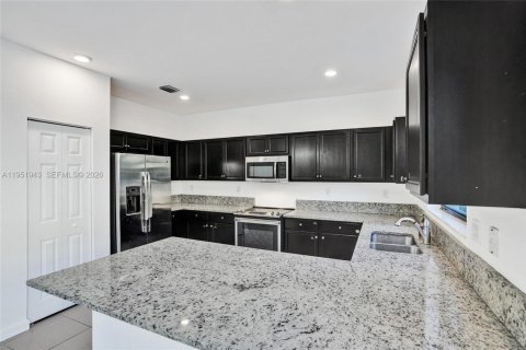 Снять в аренду таунхаус в Хомстед, Флорида 3 спальни, 161.65м2, № 2006095 - фото 9