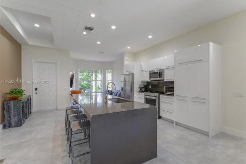 Villa ou maison à vendre à Weston, Floride: 3 chambres, 187.57 m2 № 1964817 - photo 13