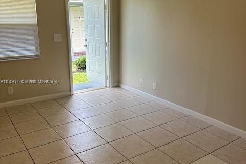 House in Hallandale Beach, Florida 35.3 sq.m. № 2016743 - photo 6