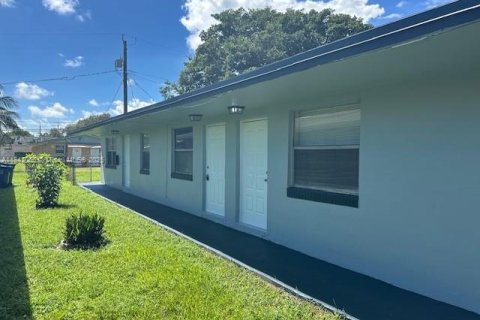 Studio in Hallandale Beach, Florida № 2016743