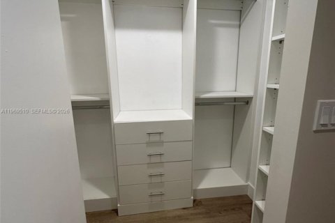 Apartment in Miami, Florida 3 bedrooms, 138.24 sq.m. № 2031006 - photo 8