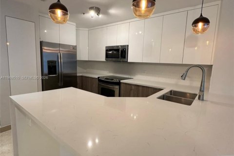 Apartment in Miami, Florida 3 bedrooms, 138.24 sq.m. № 2031006 - photo 4