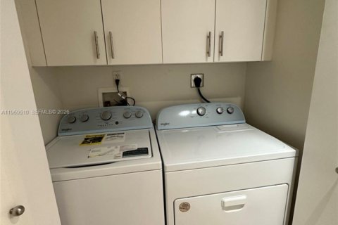 Apartment in Miami, Florida 3 bedrooms, 138.24 sq.m. № 2031006 - photo 14