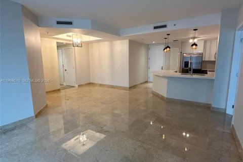 Apartment in Miami, Florida 3 bedrooms, 138.24 sq.m. № 2031006 - photo 2