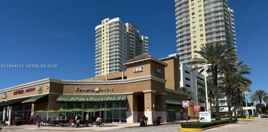 Condominio en Hallandale Beach, Florida, 2 dormitorios  № 2054217