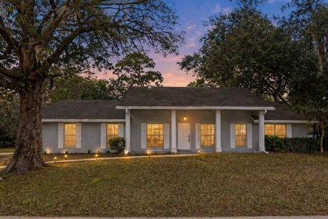 House in Longwood, Florida 4 bedrooms, 211.07 sq.m. № 2101678
